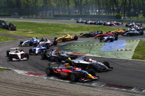 Den hektiske start - Aleshin nederst i billedet holder sig dog sikkert i front